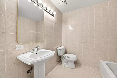 Bath - 5212 Aladdin Ct, Plainfield, IL 60586 photo 3 of 3