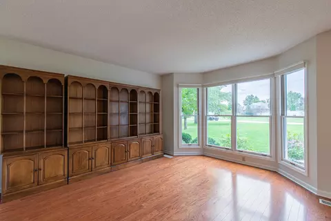 Living - 3477 Sunset Dr, Spring Valley, IL 61362 photo 2 of 6