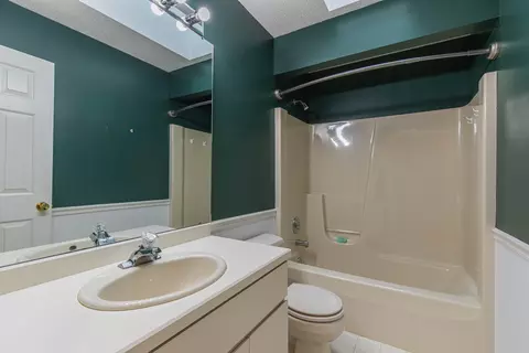 Bath - 3477 Sunset Dr, Spring Valley, IL 61362 photo 4 of 5