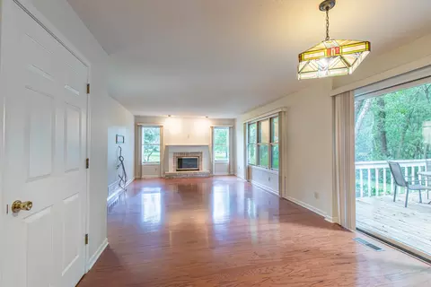 Living - 3477 Sunset Dr, Spring Valley, IL 61362 photo 4 of 6