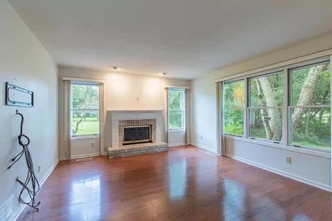 Living - 3477 Sunset Dr, Spring Valley, IL 61362 photo 5 of 6