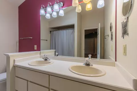 Bath - 3477 Sunset Dr, Spring Valley, IL 61362 photo 3 of 5