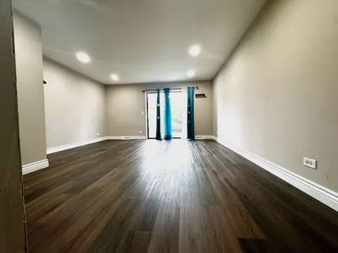 Living - 111 S Hale Ave, Bartlett, IL 60103 photo 1 of 2