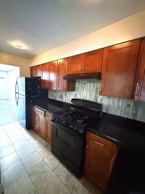 Kitchen - 111 S Hale Ave, Bartlett, IL 60103 photo 2 of 3