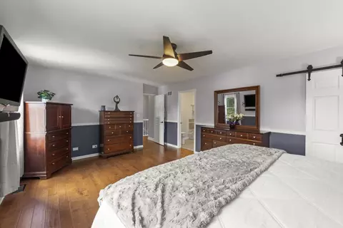 Bedroom - 1608 Lois Ann Ln, Naperville, IL 60563 photo 2 of 8