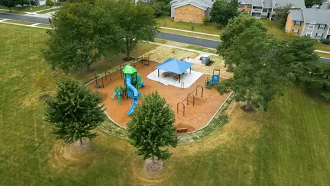 View/Area - 1608 Lois Ann Ln, Naperville, IL 60563 photo 3 of 4
