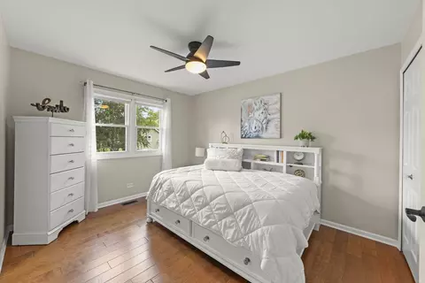 Bedroom - 1608 Lois Ann Ln, Naperville, IL 60563 photo 5 of 8