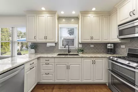 Kitchen - 1608 Lois Ann Ln, Naperville, IL 60563 photo 2 of 2