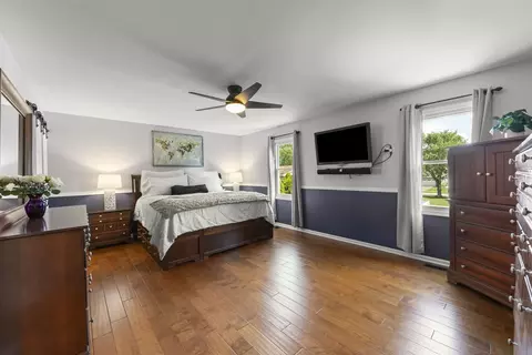Bedroom - 1608 Lois Ann Ln, Naperville, IL 60563 photo 1 of 8
