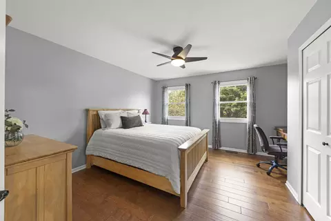 Bedroom - 1608 Lois Ann Ln, Naperville, IL 60563 photo 7 of 8