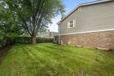 154 Willow Ave, Deerfield, IL 60015 photo 23
