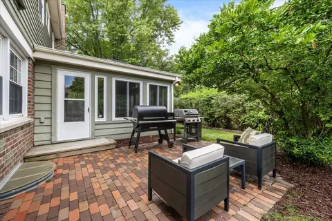 154 Willow Ave, Deerfield, IL 60015 photo 22