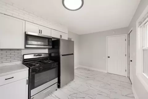 Kitchen - 2829 Stafford Dr, Markham, IL 60428 photo 2 of 2