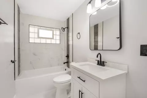 Bath - 2829 Stafford Dr, Markham, IL 60428 photo 1 of 1