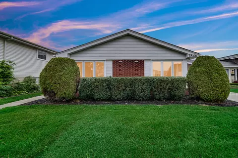 7846 Maple St, Morton Grove, IL 60053