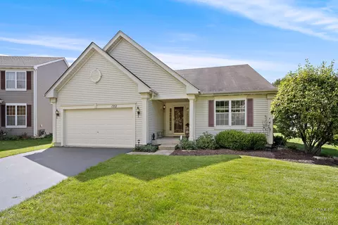 1352 Evergreen Ln, Pingree Grove, IL 60140