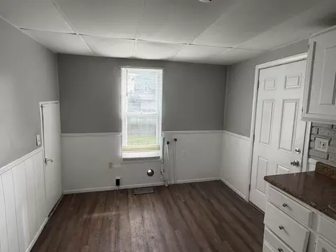 Entry Way - 402 SW 3rd St, Aledo, IL 61231 photo 1 of 1