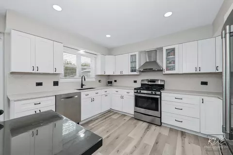 Kitchen - 24844 Ambrose Rd, Plainfield, IL 60585 photo 1 of 5