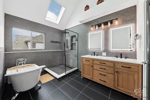Bath - 24844 Ambrose Rd, Plainfield, IL 60585 photo 2 of 5