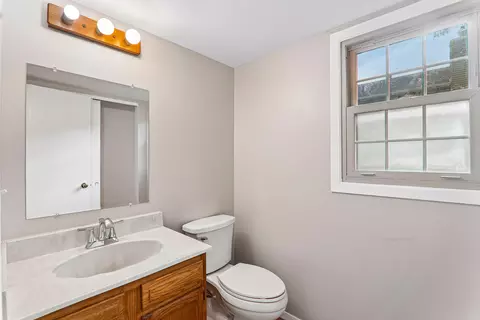 Bath - 4399 Bluebird Ct, Gurnee, IL 60031 photo 2 of 4