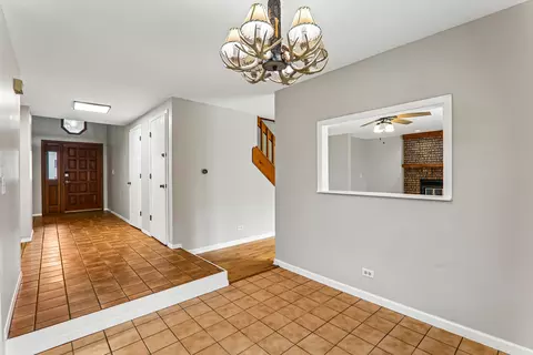 Entry Way - 4399 Bluebird Ct, Gurnee, IL 60031 photo 2 of 4