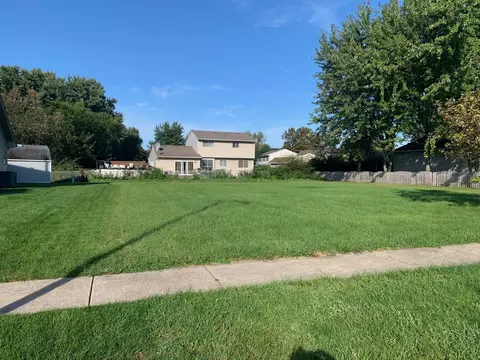 84 W Lynn St, South Elgin, IL 60177