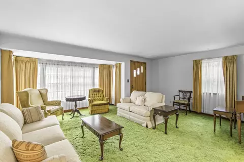 Living - 206 E Church St, Plano, IL 60545 photo 2 of 3