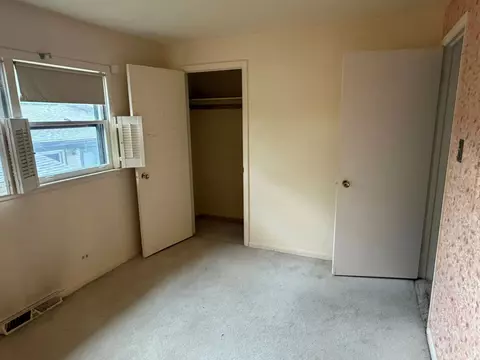 Bedroom - 15239 Hamlin Ave, Midlothian, IL 60445 photo 6 of 6