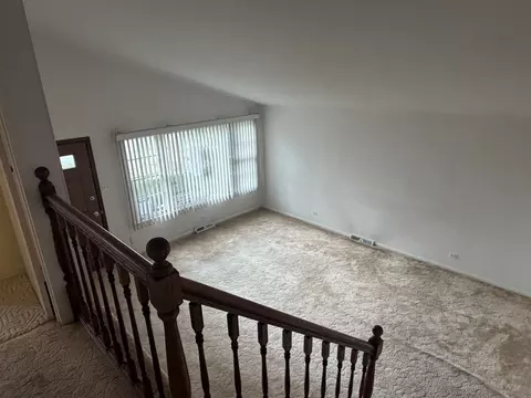 Living - 15239 Hamlin Ave, Midlothian, IL 60445 photo 3 of 3