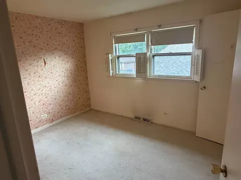 Bedroom - 15239 Hamlin Ave, Midlothian, IL 60445 photo 5 of 6