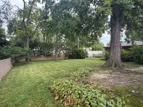 Exterior - 15239 Hamlin Ave, Midlothian, IL 60445 photo 2 of 5