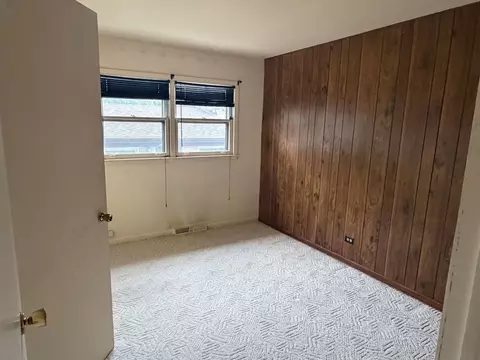 Bedroom - 15239 Hamlin Ave, Midlothian, IL 60445 photo 3 of 6