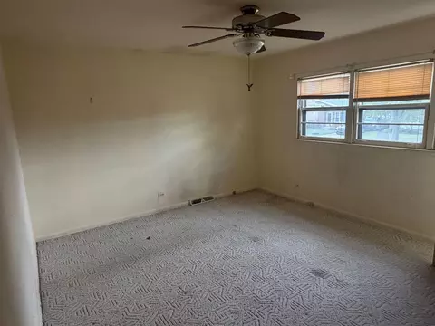 Bedroom - 15239 Hamlin Ave, Midlothian, IL 60445 photo 1 of 6