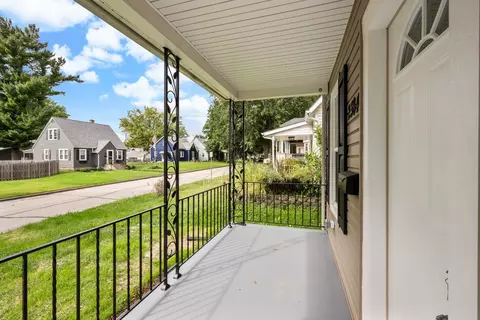 Exterior - 2384 28th St, Moline, IL 61265 photo 6 of 7