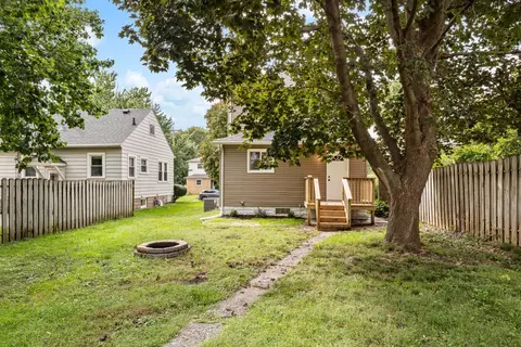 Exterior - 2384 28th St, Moline, IL 61265 photo 3 of 7