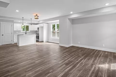 Living - 2384 28th St, Moline, IL 61265 photo 2 of 5