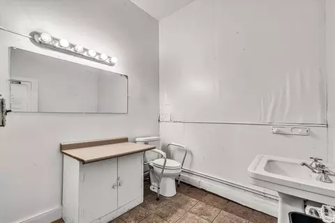 Bath - 1222 7th Ave, Moline, IL 61265 photo 1 of 1