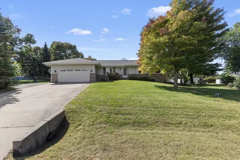 Exterior - 6037 Banbridge Dr, Roscoe, IL 61073 photo 2 of 5