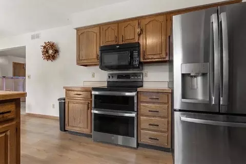 Kitchen - 6037 Banbridge Dr, Roscoe, IL 61073 photo 3 of 3