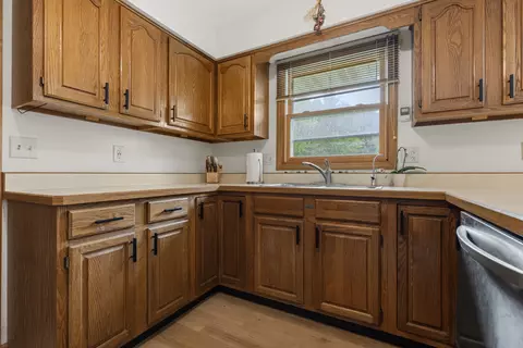 Kitchen - 6037 Banbridge Dr, Roscoe, IL 61073 photo 2 of 3