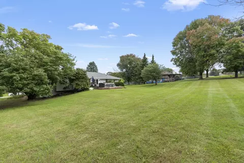 Exterior - 6037 Banbridge Dr, Roscoe, IL 61073 photo 4 of 5