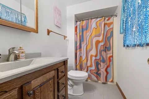 Bath - 6037 Banbridge Dr, Roscoe, IL 61073 photo 2 of 2
