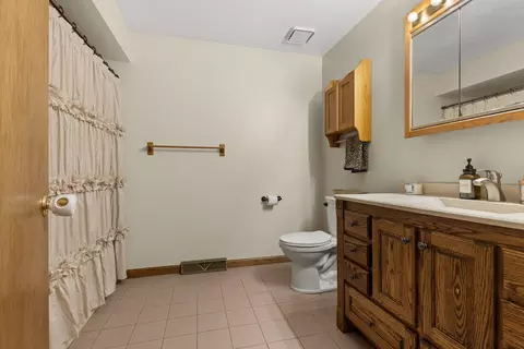 Bath - 6037 Banbridge Dr, Roscoe, IL 61073 photo 1 of 2