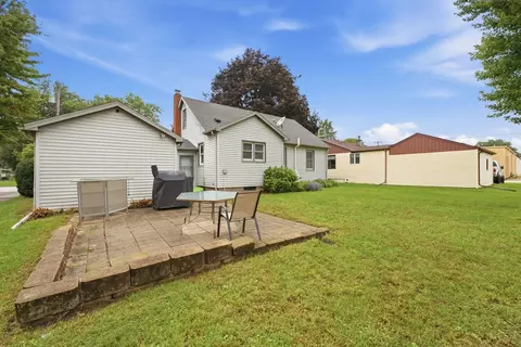 Exterior - 402 SW 7th Ave, Aledo, IL 61231 photo 6 of 7