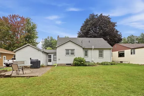 Exterior - 402 SW 7th Ave, Aledo, IL 61231 photo 4 of 7
