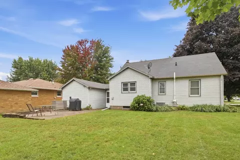 Exterior - 402 SW 7th Ave, Aledo, IL 61231 photo 5 of 7