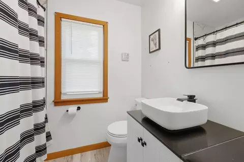 Bath - 402 SW 7th Ave, Aledo, IL 61231 photo 1 of 1