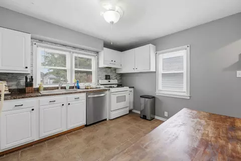 Kitchen - 402 SW 7th Ave, Aledo, IL 61231 photo 2 of 3