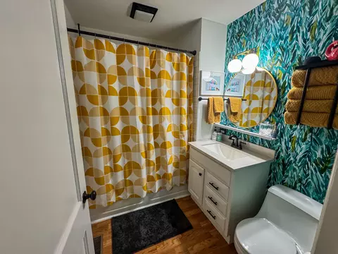 Bath - 213 E 11th St, Metropolis, IL 62960 photo 1 of 2