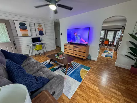 Living - 213 E 11th St, Metropolis, IL 62960 photo 1 of 1